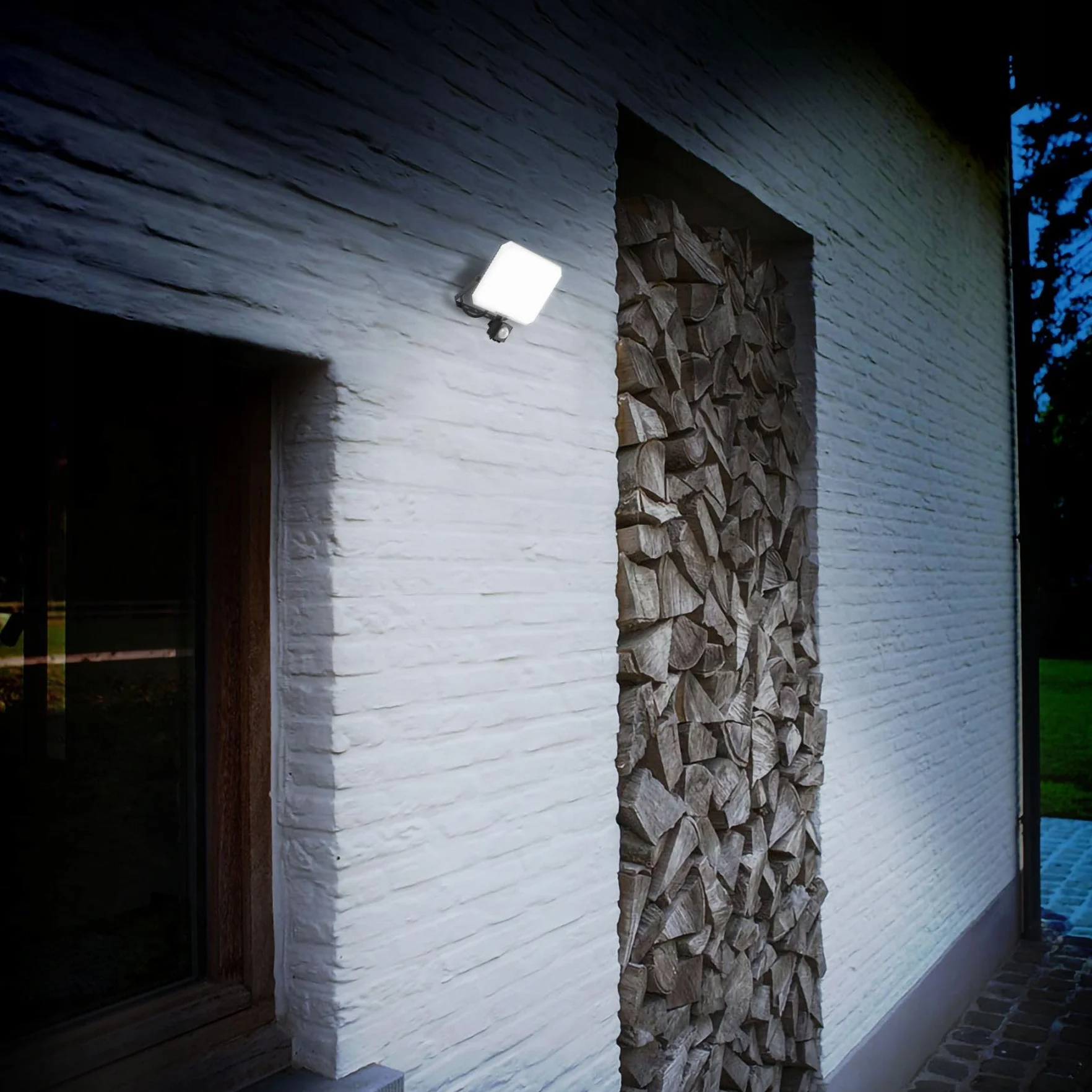 Lampa z Czujnikiem Ruchu Naświetlacz Halogen LED Videx 4750lm 50W IP65 IK07