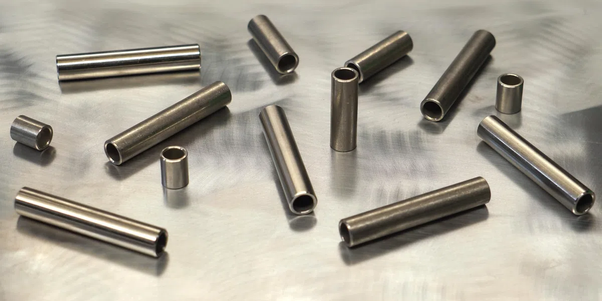Tuleja dystansowa ze stali nierdzewnej (10 sztuk) – Ø zewnętrzna: 10 mm; Ø wewnętrzna: 8 mm; długość: 20 mm – przekładka – podkładka dystansowa – tuleja dystansowa VA – nierdzewna