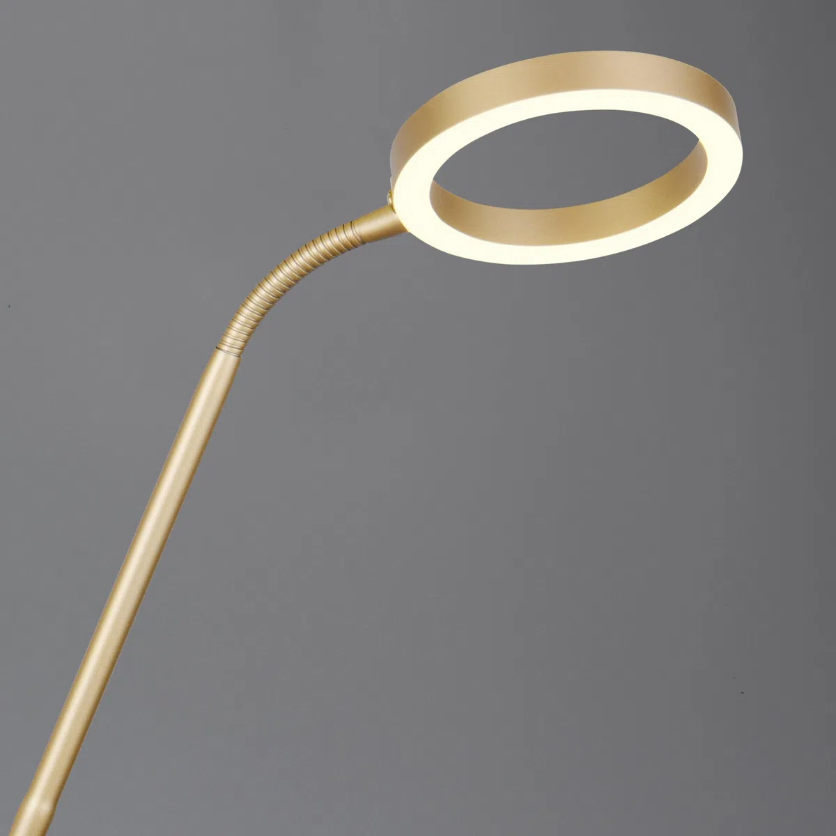 Trio Lampa podłogowa LED Leuchten WILLIS 449510279, złoty metal, 39 + 5,5 W LED, regulowana barwa światła, możliwość ściemniania
