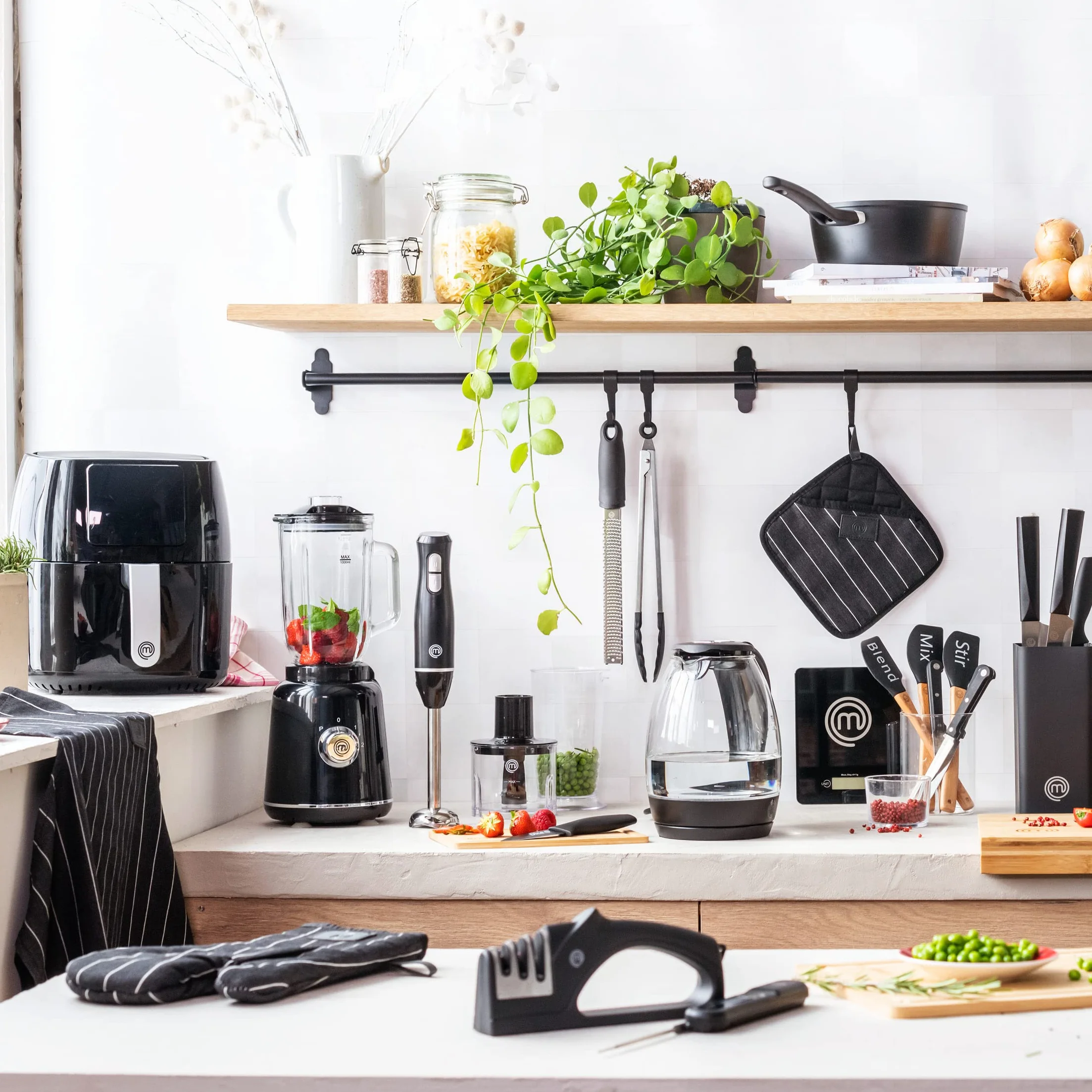 MasterChef 100% bawełna, Regulowany pasek ze skóry PU, Kolor: czarno-biały