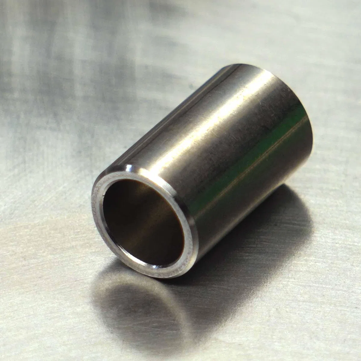 Tuleja dystansowa ze stali nierdzewnej (10 sztuk) – Ø zewnętrzna: 10 mm; Ø wewnętrzna: 8 mm; długość: 20 mm – przekładka – podkładka dystansowa – tuleja dystansowa VA – nierdzewna